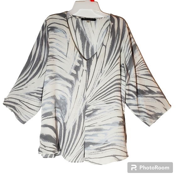 Rose&Olive women's plus size 1X geometric grey print pullover blouse. 858 - Picture 1 of 4